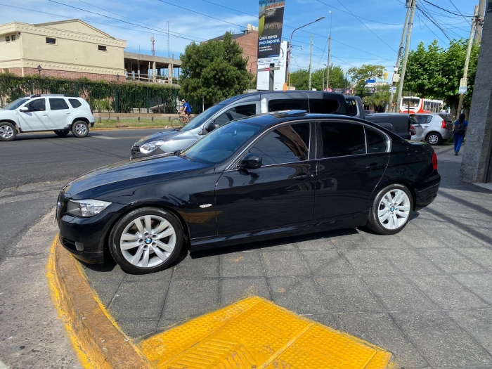 BMW 330i - Imagen 2
