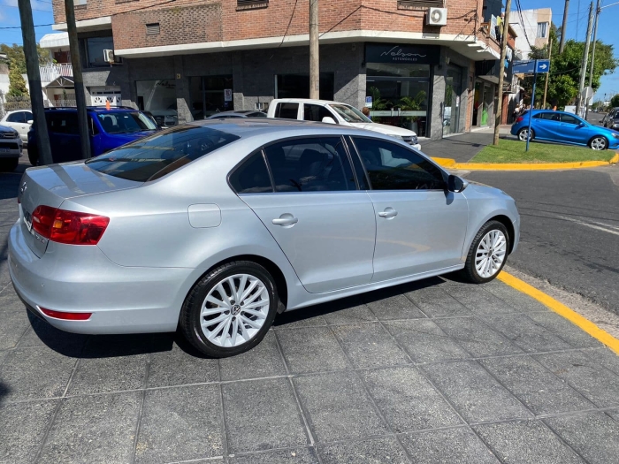 Volkswagen Vento 2.0 tsi sportline - Imagen 5