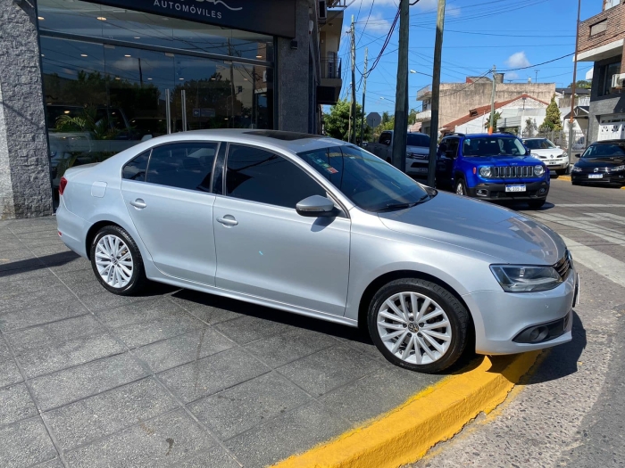 Volkswagen Vento 2.0 tsi sportline - Imagen 4