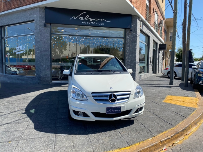 Mercedes Benz B180