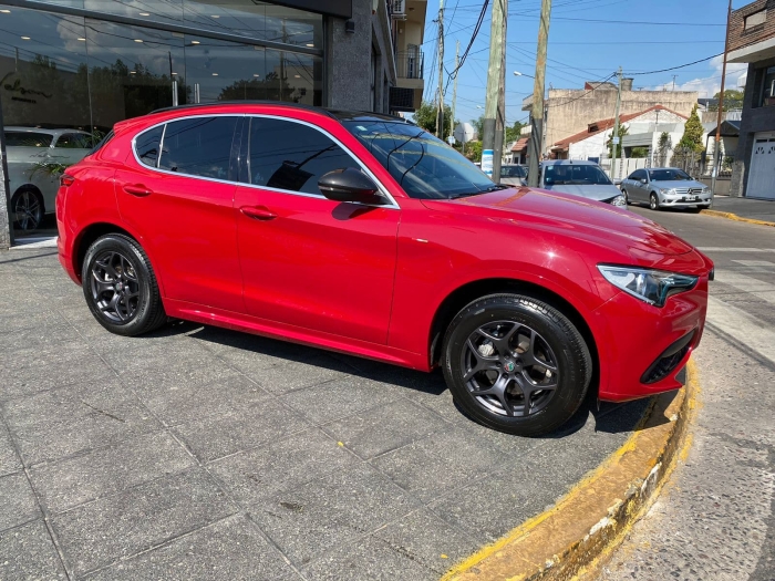 Alfa Romeo Stelvio Q4 - Imagen 2