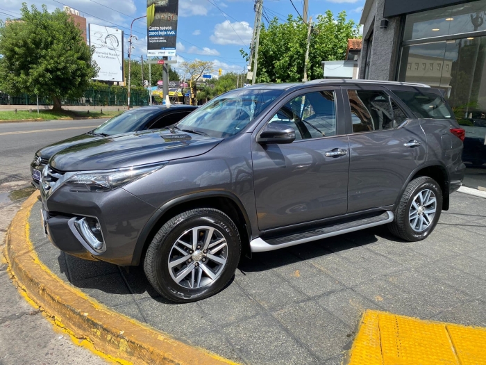 Toyota Hilux sw4 srx - Imagen 7