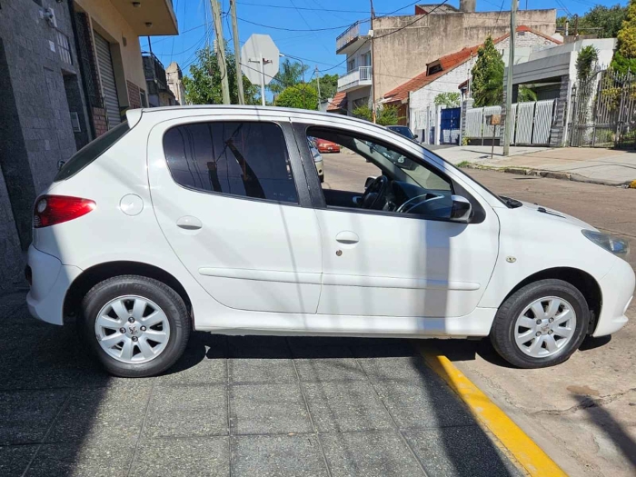 Peugeot 207 XS 1.4 SEDAN - Imagen 3