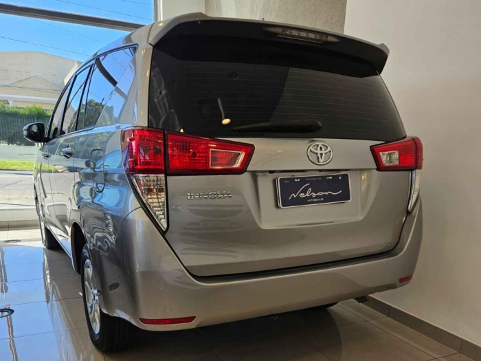 Toyota Innova SR 2.7 Rural 5 puertas - Imagen 2